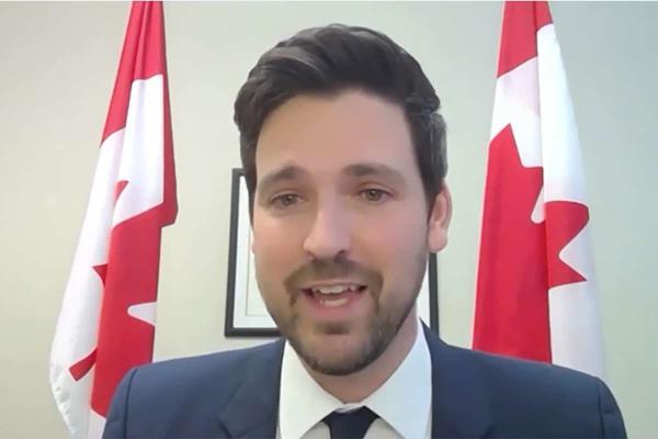 وزیر مهاجرت کانادا در رویدادی از انعطاف پذیر کردن برنامه اکسپرس انتری اطلاع داد